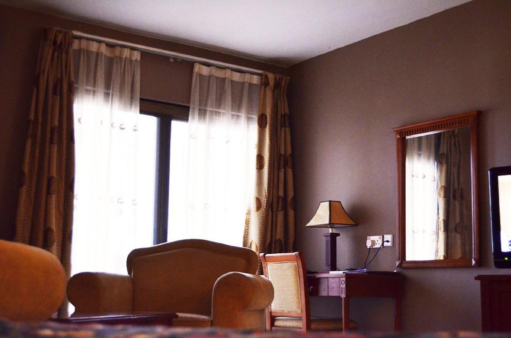 Mensvic Grand Hotel Akkra Zimmer foto