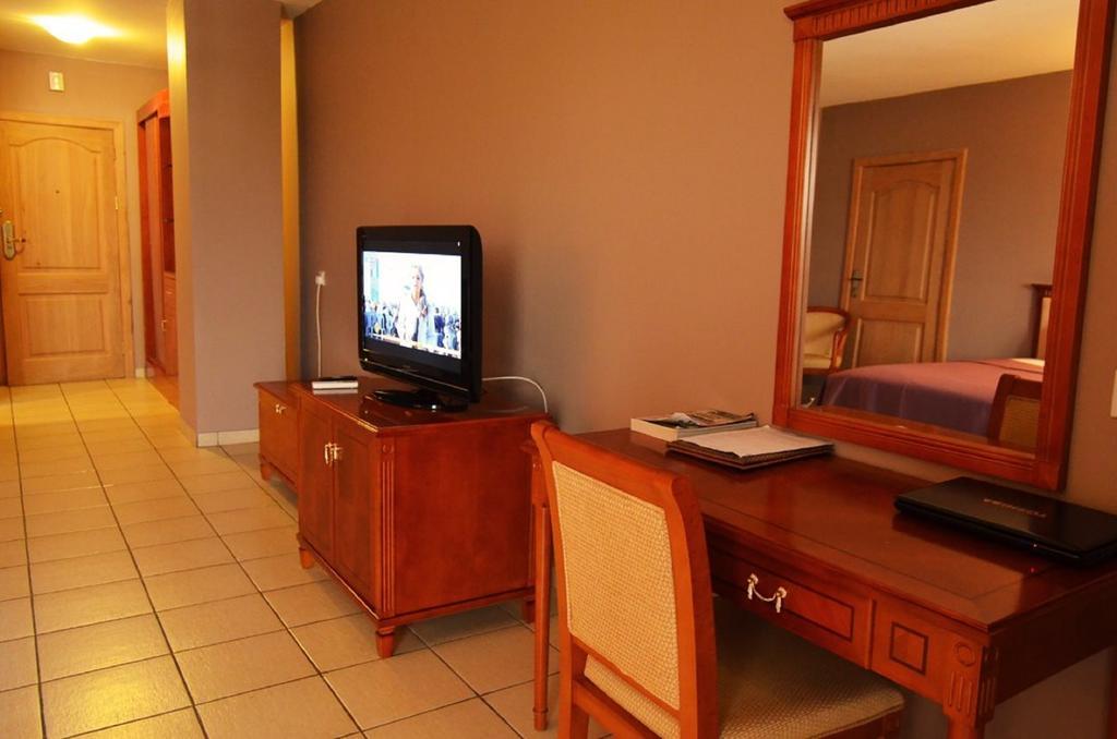 Mensvic Grand Hotel Akkra Zimmer foto